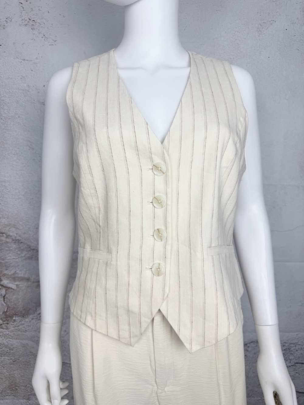 ELITE TAHARI PINSTRIPED VEST